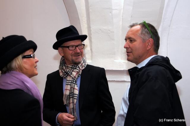 In Hülle mit Fülle. Alraunes Fest der weichen Kunst.