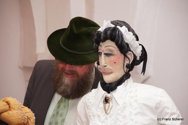 In Hülle mit Fülle. Alraunes Fest der weichen Kunst.