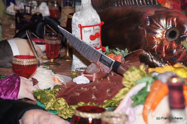 In Hülle mit Fülle. Alraunes Fest der weichen Kunst.