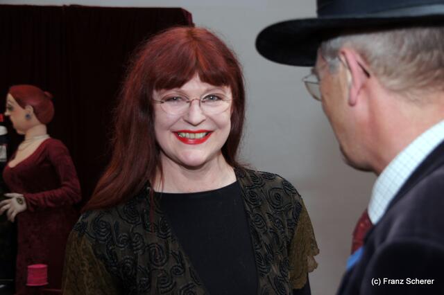 In Hülle mit Fülle. Alraunes Fest der weichen Kunst.