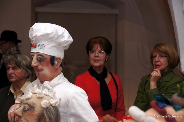 In Hülle mit Fülle. Alraunes Fest der weichen Kunst.