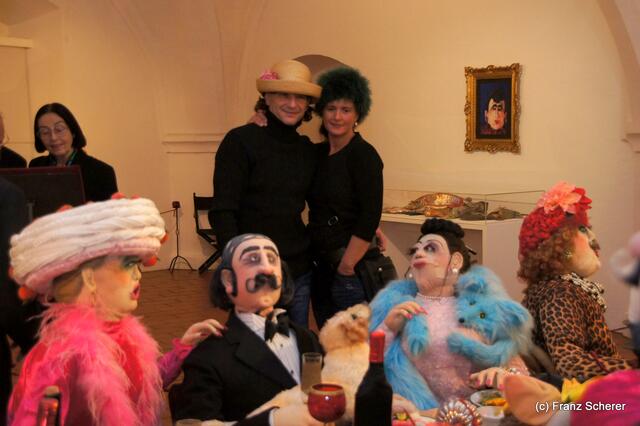 In Hülle mit Fülle. Alraunes Fest der weichen Kunst.