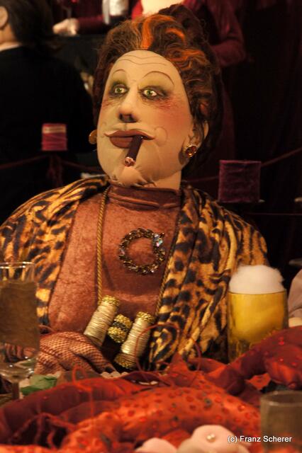 In Hülle mit Fülle. Alraunes Fest der weichen Kunst.