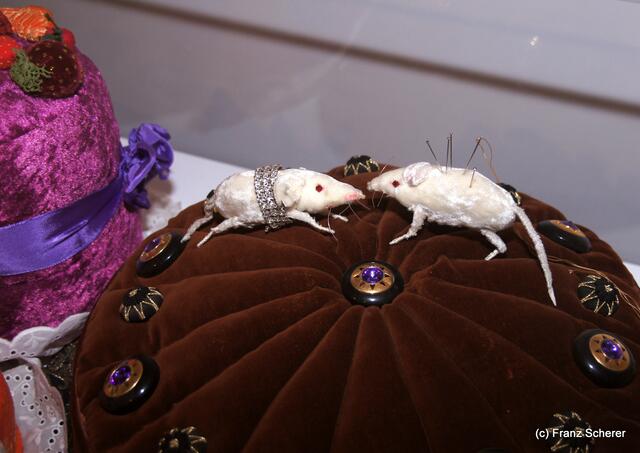 In Hülle mit Fülle. Alraunes Fest der weichen Kunst.