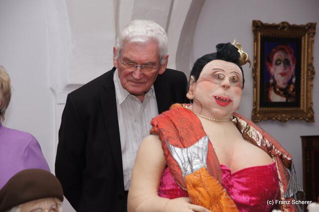 In Hülle mit Fülle. Alraunes Fest der weichen Kunst.