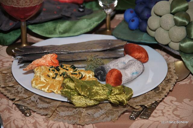 In Hülle mit Fülle. Alraunes Fest der weichen Kunst.