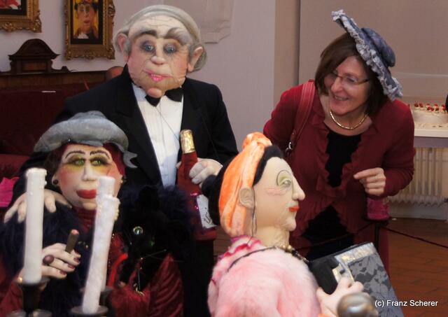 In Hülle mit Fülle. Alraunes Fest der weichen Kunst.