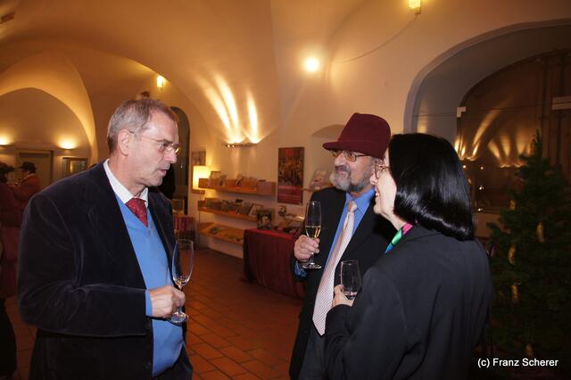 In Hülle mit Fülle. Alraunes Fest der weichen Kunst.