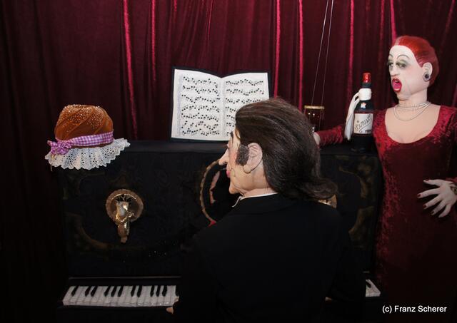 In Hülle mit Fülle. Alraunes Fest der weichen Kunst.