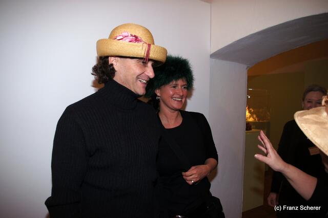 In Hülle mit Fülle. Alraunes Fest der weichen Kunst.