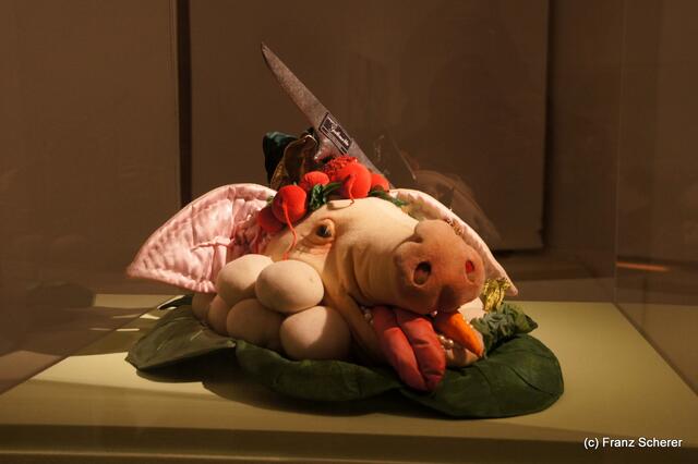 In Hülle mit Fülle. Alraunes Fest der weichen Kunst.