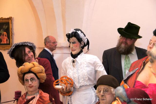 In Hülle mit Fülle. Alraunes Fest der weichen Kunst.