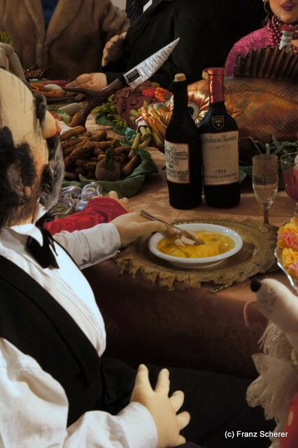 In Hülle mit Fülle. Alraunes Fest der weichen Kunst.