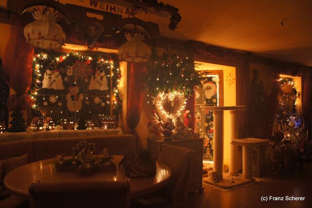 Es weihnachtet! Bei Schwendners in Kissing strahlen die Lichter - auch drinnen in der warmen Stube