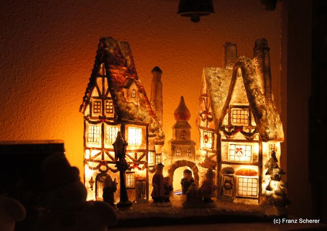 Es weihnachtet! Bei Schwendners in Kissing strahlen die Lichter - auch drinnen in der warmen Stube