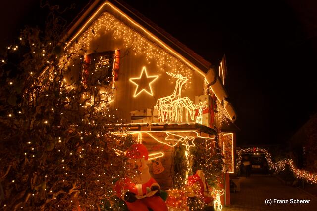 Es weihnachtet! Bei Schwendners in Kissing strahlen die Lichter