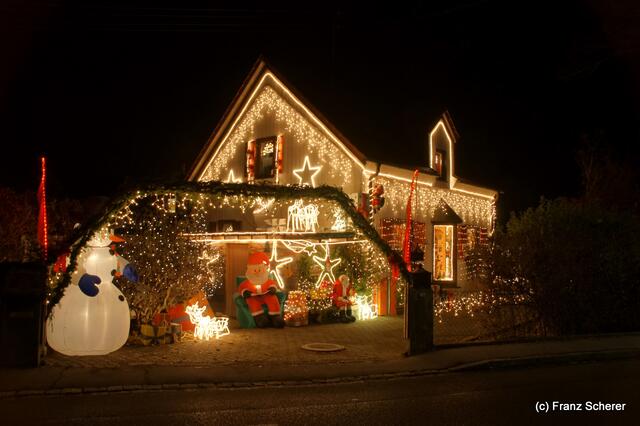Es weihnachtet! Bei Schwendners in Kissing strahlen die Lichter