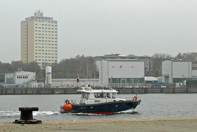 Zum Revier der Wasserschutzpolizei Kiel gehört die Kieler Förde, im Hintergrund das Ostufer des Hafens.