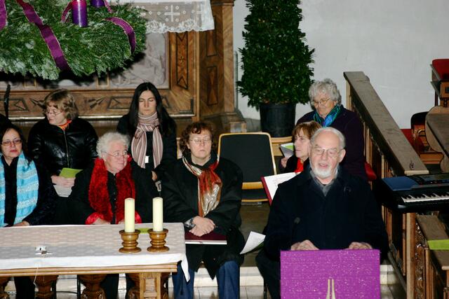 Pater Siegfried Hutt SAC begrüßt die Zuhörer