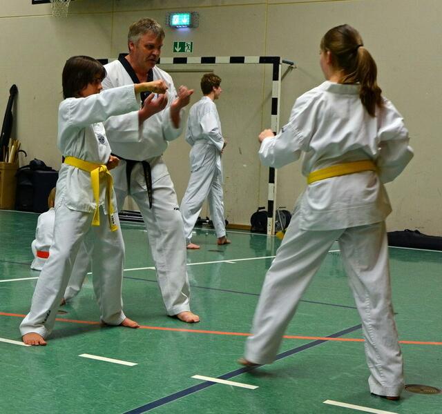 Referent Klaus Fischer aus Illmensee zeigt Grundschule