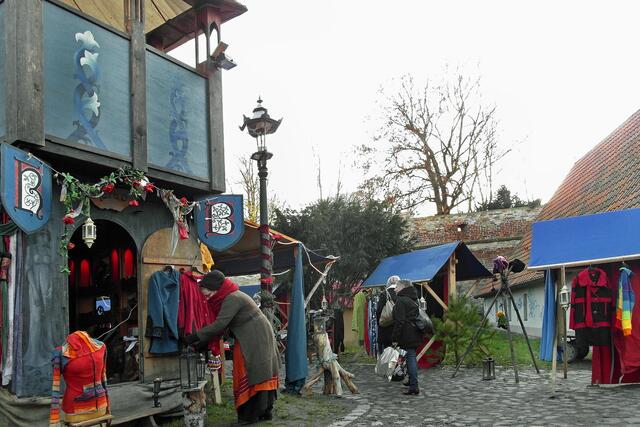 Ein mittelalterlicher Handelstand auf dem Historischen Weihnachtsmarkt