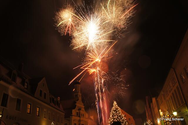Feuerwerk zur Nacht der Sterne beim Friedberger Advent 2011