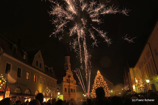 Feuerwerk zur Nacht der Sterne beim Friedberger Advent 2011