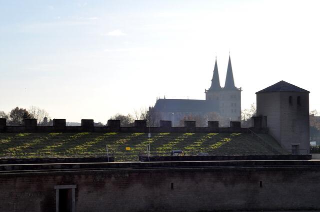Der Dom zu Xanten, errichtet mit Steinen der antiken Römerstadt