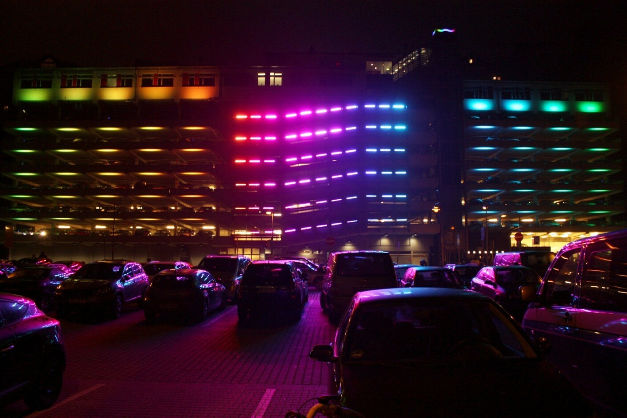 Leuchtendes Parkhaus Marburg
