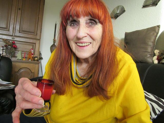 Prösterchen-und gaaaanz viele Grüße !