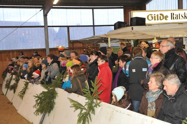 Die Halle war voll! Dichtgedrängt standen Groß und Klein beieinander, um das unterhaltsame Programm zu verfolgen. | Foto: ® Rick Bilderdienst