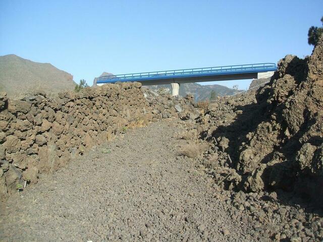 Brücke als Zufahrt zum Flecken "La Mancha"