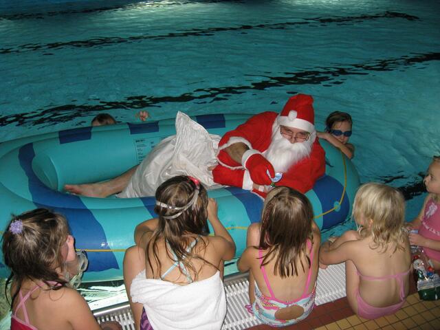 ... wurde der Nikolaus von Kind zu Kind gefahren.
