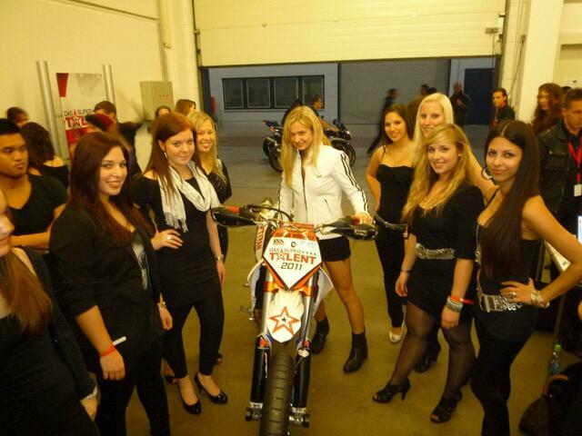 Janina Backstage