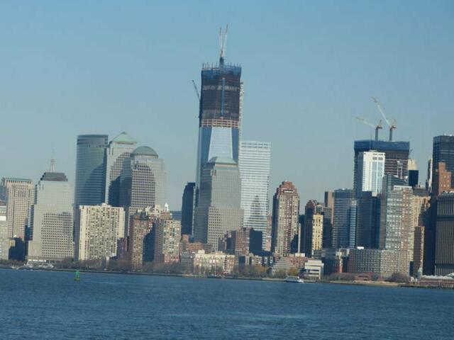 GROUND ZERO mit neuem Gebäude: Dezember 2011 - wernerhahn BILD. Sicht der LADY LIBERTY ...