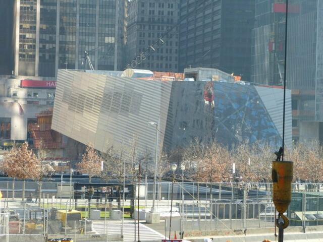 GROUND ZERO: Gedenk-Gebäude. whBILD.