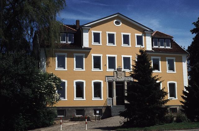 Das Rathaus der Stadt Pattensen steht auf dem Burghügel.