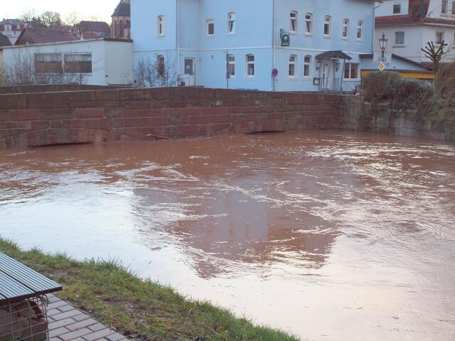 Hier der Wasserpegel am Mittag in der Stadt Wetter.