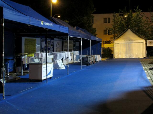 Um 22:45 ist die Ausstellung der Bundespolizei bereits geschlossen. (14.06.2011)