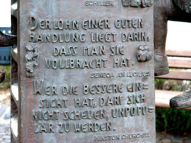 Eine Detailaufnahme des "Jahrtausendbrunnens" in M...........