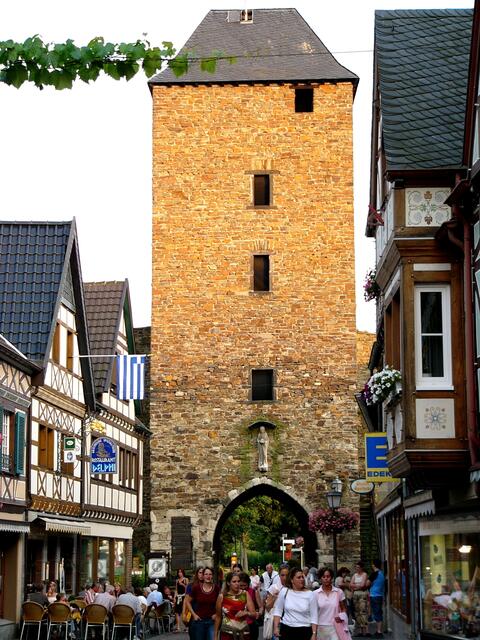 Welches Tor ist es? Das A.....   Lösung: Das Ahrtor in Bad Neuenahr-Ahrweiler.