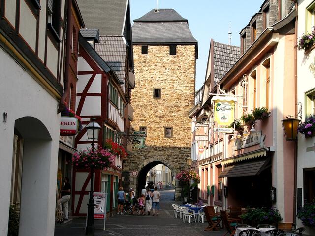 Eines der vier Tore einer mittelalterlichen Stadt. Das N.....tor. -  Lösung: Das Niedertor in Bad Neuenahr- Ahrweiler.