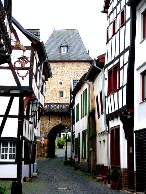 H........... Tor in? -  Das Heisterbacher Tor am westlichen Stadtausgang von Bad Münstereifel
