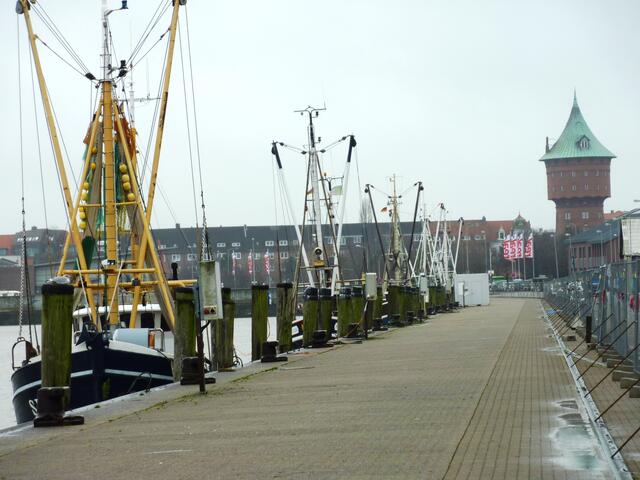 Im Hafen: Blick auf den Wasserturm