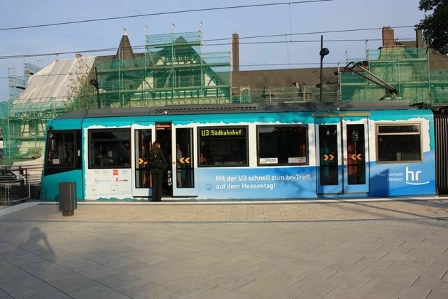 U-Bahn mit Werbung vom Hessichen Rundfunk zum Hessentag (07.06.2011)