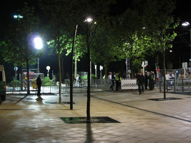Absperrung des Bahnhofsvorplatzes nach einer Großveranstaltung (18.06.2011)