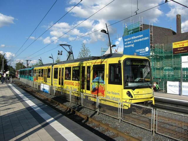 Hessentagsbahn am Bahnhof (14.06.2011)