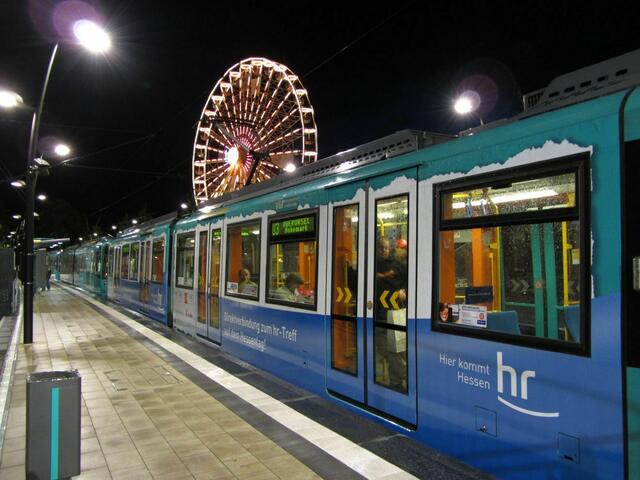 U-Bahn mit Werbung vom Hessischen Rundfunk zum Hessentag (16.06.2011)