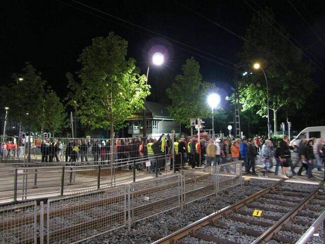 Bahnübergang nach einer Großveranstaltung (19.06.2011)
