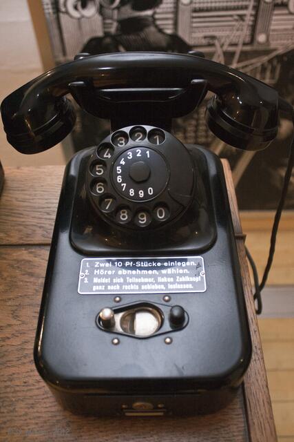 Damals reichten 4 Zeilen als Bedienungsanleitung für ein Telefon ...